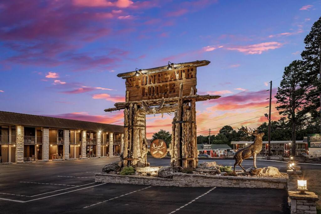 Stonegate Lodge King Bed Wifi Roku Tv Salt Water Pool Room #203 Eureka Springs Exterior foto